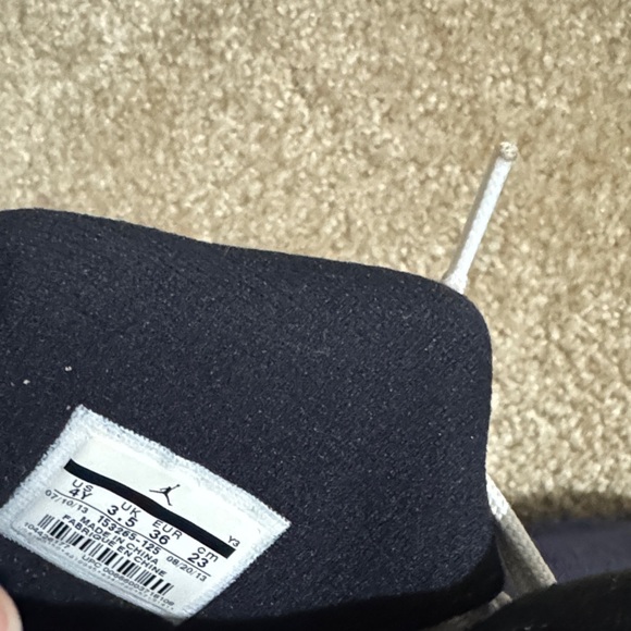 Jordan Kids Sneakers in White and Black - Picture 4 of 6